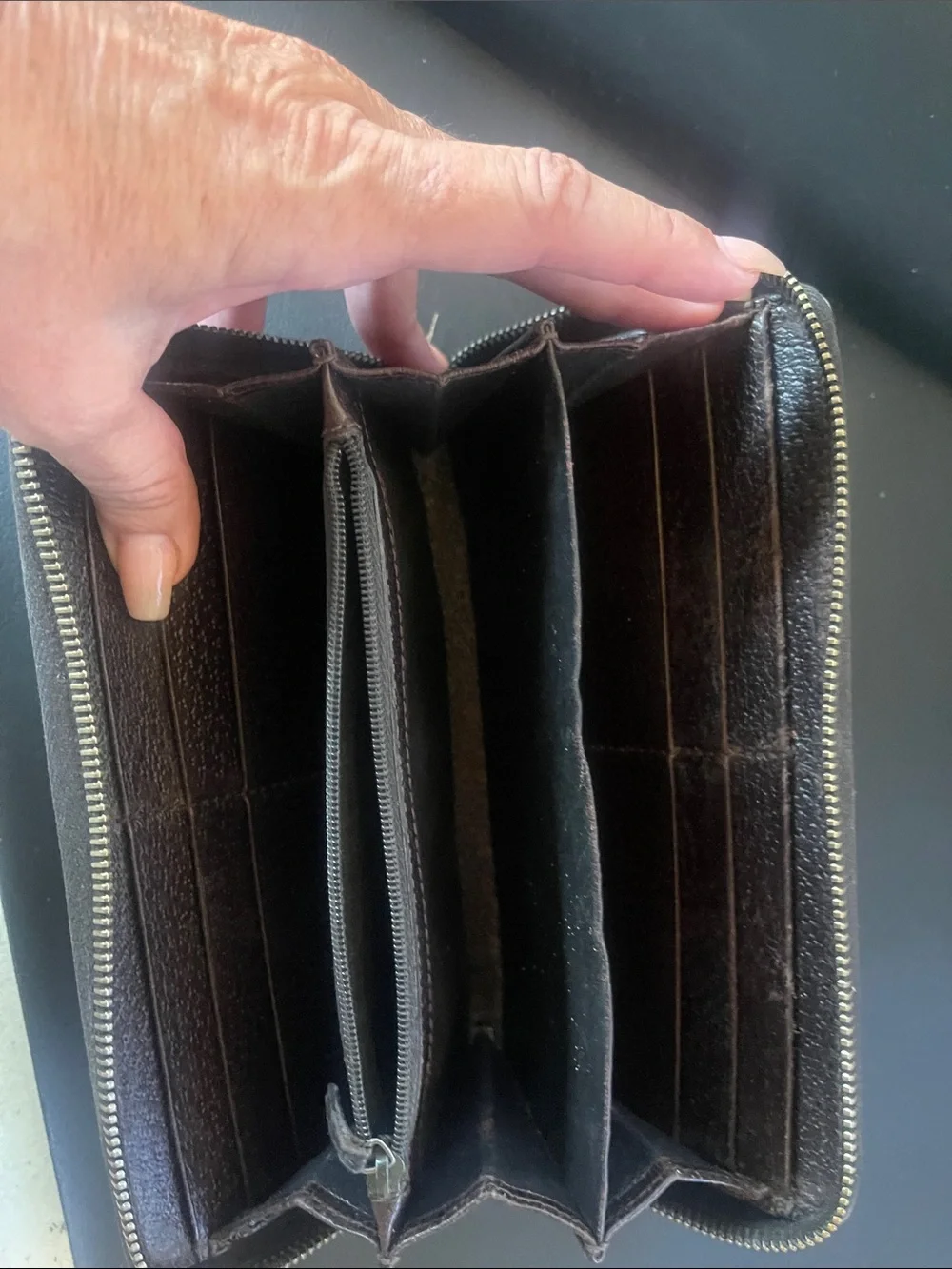 Gucci Brown Beige Monogram Zip Around Wallet - Picture 2 of 7